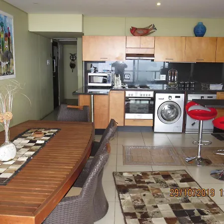 Accommodation Front - Tastefully Furnished 6 Sleeper With Ocean Views Durban Exterior foto