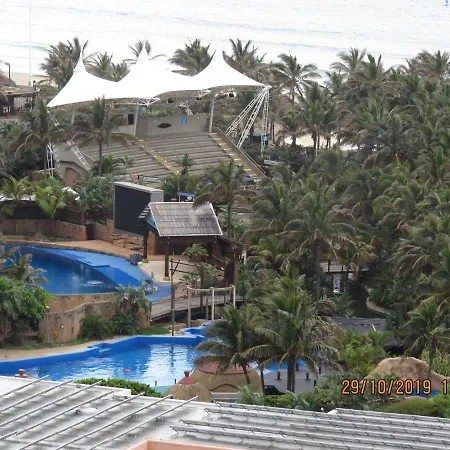 Accommodation Front - Tastefully Furnished 6 Sleeper With Ocean Views Durban Exterior foto