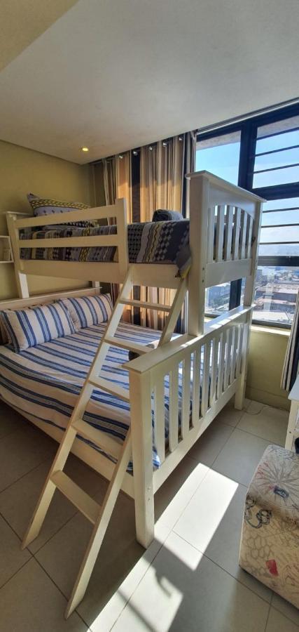 Front - Tastefully Furnished 6 Sleeper With Ocean Views Apartment Durban