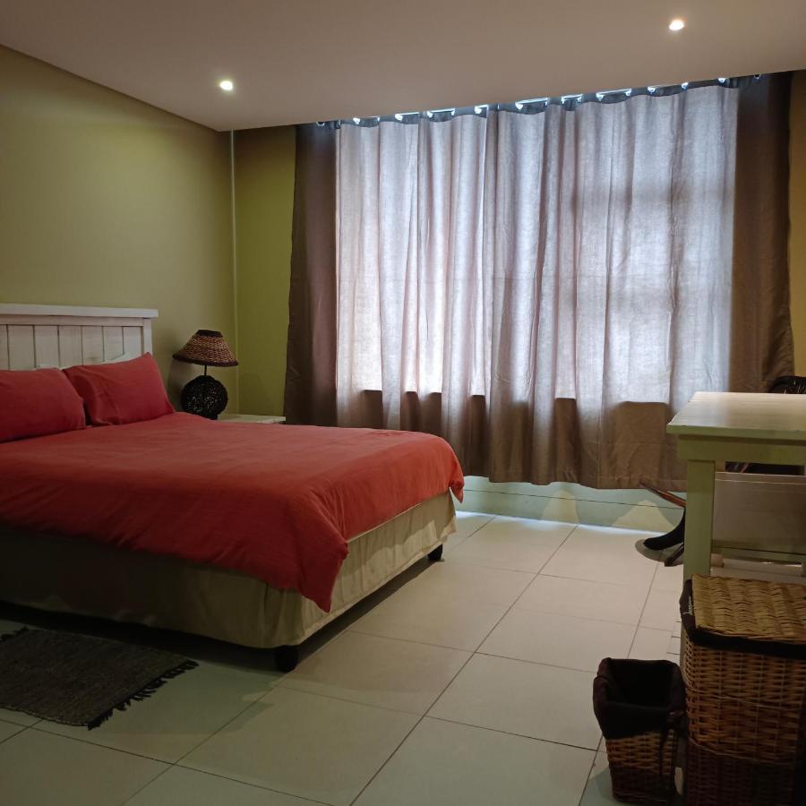 Apartment Front - Tastefully Furnished 6 Sleeper With Ocean Views