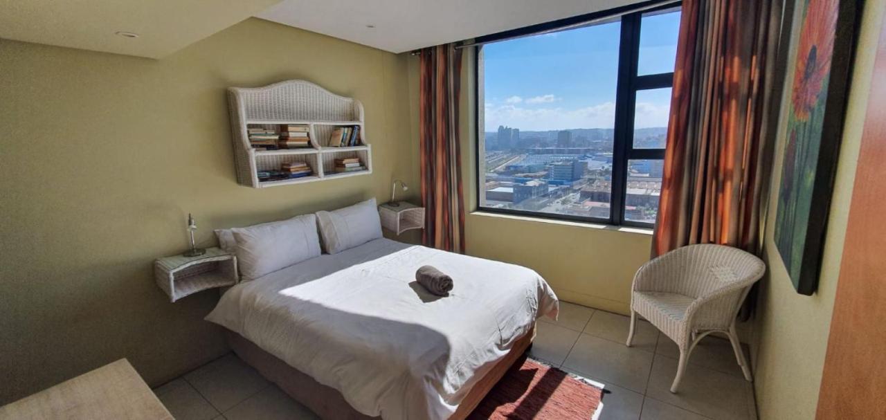 Front - Tastefully Furnished 6 Sleeper With Ocean Views Durban