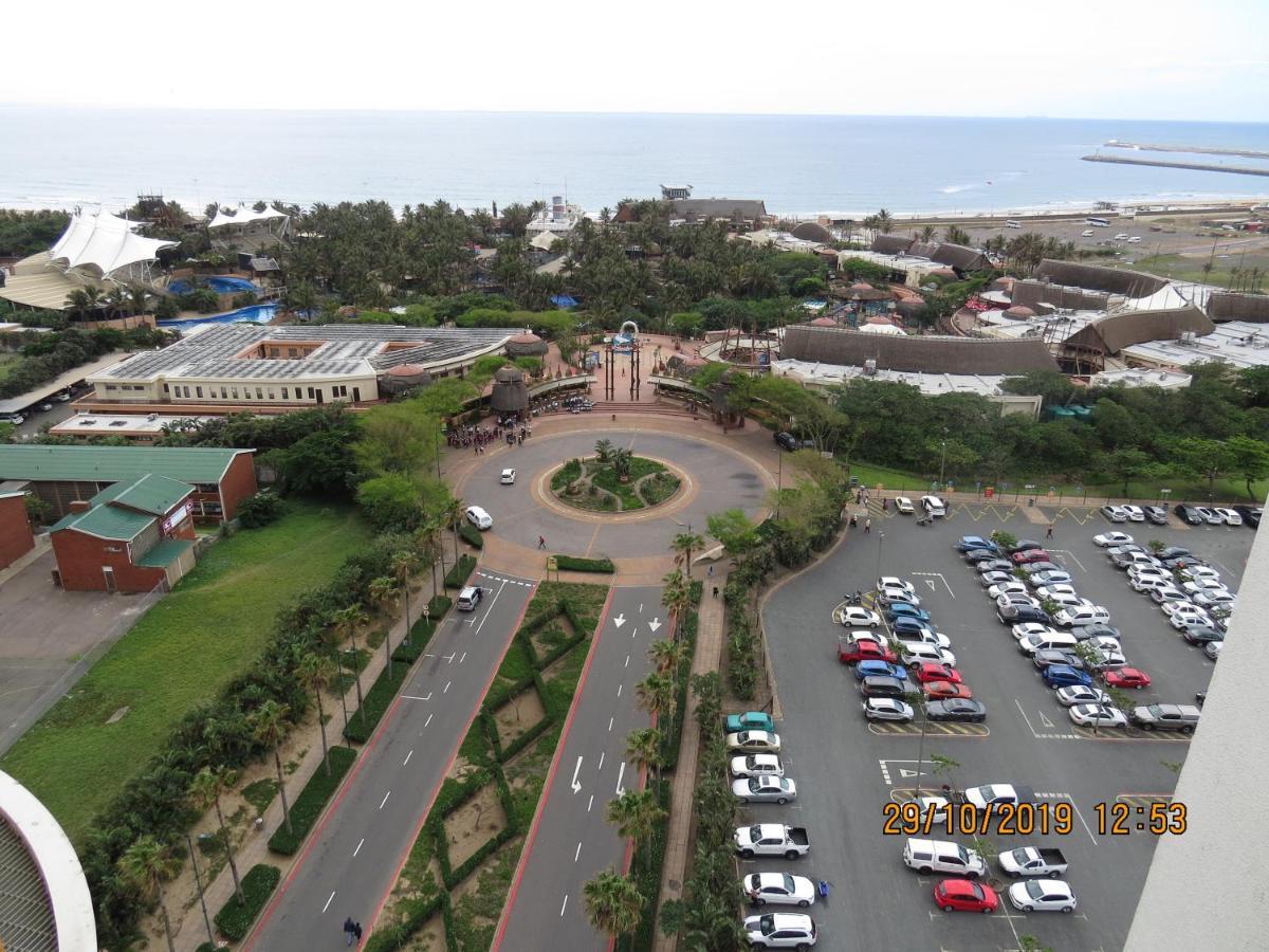 Front - Tastefully Furnished 6 Sleeper With Ocean Views Durban